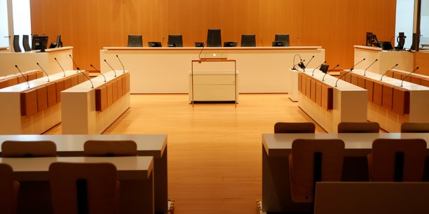 La salle du tribunal correctionnel de Paris avant l'ouverture du procès aujourd'hui.
