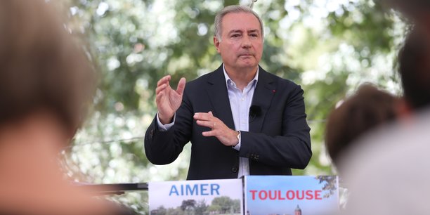 Sa liste du nom Aimer Toulouse rassemblera 50% de personnes non encartées à un parti politique.