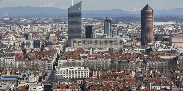 Le taux d'incidence dans le Rhône, et notamment à Lyon, approche la barre des 400, à 383 pour 100.000 habitants, selon Santé Publique France.