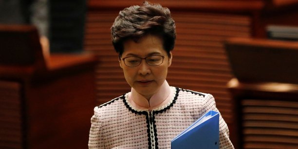 Hong kong: lam contrainte de stopper son discours de politique generale[reuters.com]