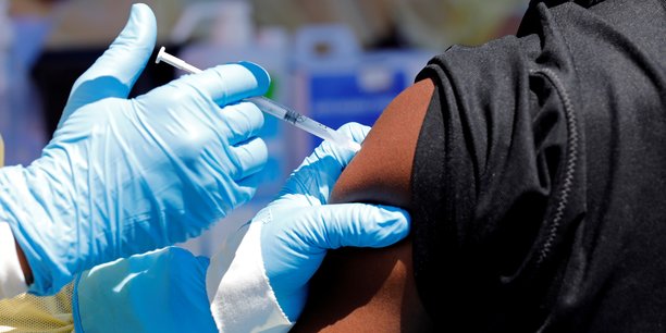 L'ue autorise la commercialisation du premier vaccin contre ebola[reuters.com]
