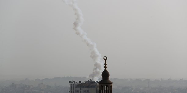 Tirs de roquettes palestiniens en direction d'israel[reuters.com]
