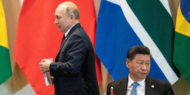 Vladimir Poutine (à gauche) et Xi Jinping (à droite).