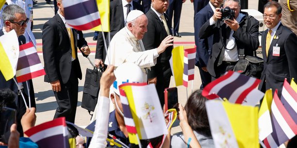Le pape francois debute une visite en thailande et au japon[reuters.com]