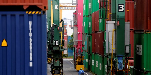 Japon: recul des exportations a un plus bas de trois ans[reuters.com]