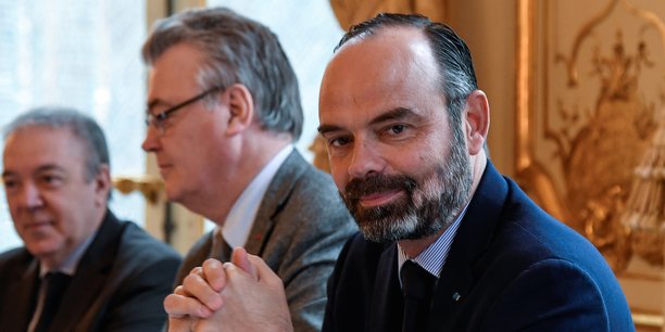 Le Premier ministre Edouard Philippe et Jean-Paul Delevoye, Haut Commissaire des Retraites recevant les organisations syndicales à Matignon le 26 novembre.
