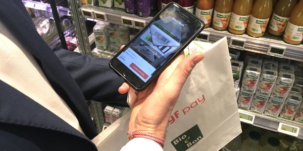 Les clients de 12 magasins parisiens Bio c' Bon peuvent scanner les produits en rayons avec leur smartphone, payer depuis leur mobile et sortir du magasin sans passer par la caisse.