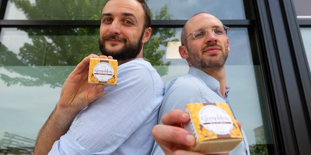 Les deux cofondateurs, Franck Paillaret et Frédéric Mie, ont fait le choix de proposer des savons bio et biodégradables, liquides et solides, avec plusieurs gammes de savons dont un produit à l'huile de noix et au miel.