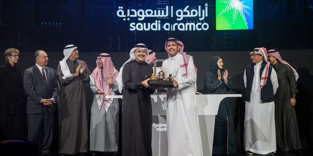 L'action saudi aramco bondit pour ses debuts, apres la plus importante ipo au monde[reuters.com]