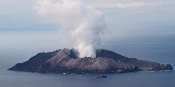 Nouvelle-zelande: le bilan de l'eruption volcanique s'alourdit a 20 morts[reuters.com]