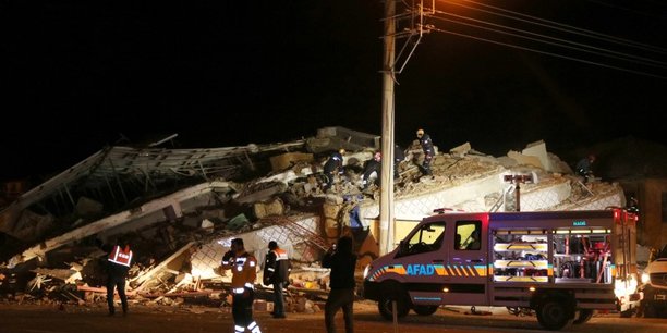 Un seisme fait 14 morts dans l'est de la turquie[reuters.com]