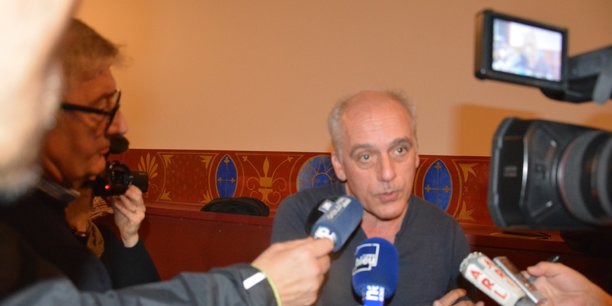 Philippe Poutou lors de l'annonce de sa candidature avec la liste Bordeaux en luttes, au cinéma Utopia à Bordeaux.