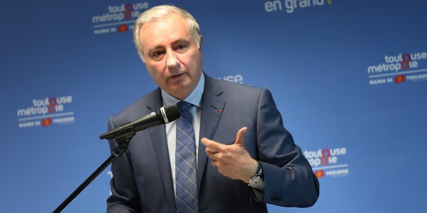 Le maire sortant de Toulouse et candidat aux élections municipales, Jean-Luc Moudenc, veut interdire les vols de nuit à l'aéroport Toulouse-Blagnac.
