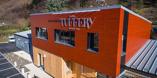 L'Atelier Tuffery, ancienne manufacture familiale datant de 1892, se renouvelle, agrandit ses locaux et crée sa propre école de formation.