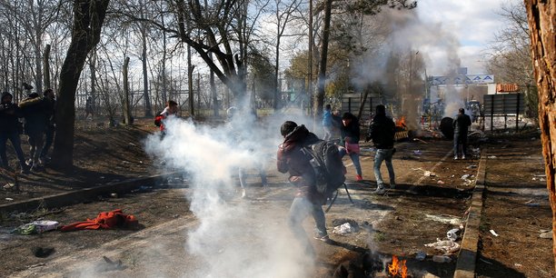 Incidents entre police et refugies a la frontiere greco-turque[reuters.com]