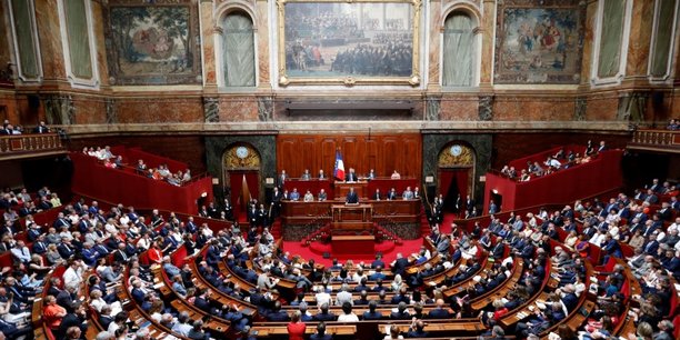 France: oppose au 49.3, un senateur larem quitte le parti presidentiel[reuters.com]