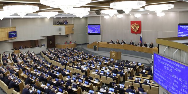Les deputes russes ouvrent la voie a un nouveau mandat pour poutine[reuters.com]