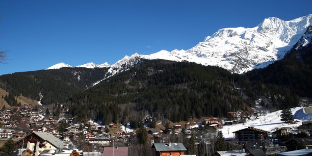 Le coronavirus provoque la fermeture de toutes les stations de ski francaises[reuters.com]
