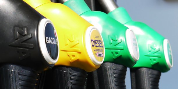 Les prix des carburants à la pompe varient en fonction de plusieurs paramètres, dont le cours du baril de pétrole.