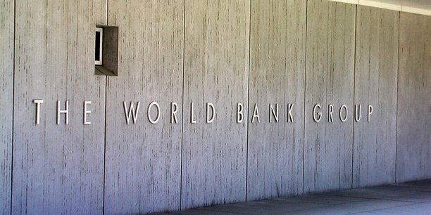 En juillet 2017, la Banque mondiale a levé 320 millions de dollars sur les marchés via des pandemic bonds. Cet instrument financier, qui fonctionne comme une assurance pour venir en aide aux pays les plus pauvres en cas d'épidémie, est très critiqué.