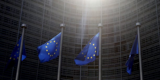 L'eurogroupe boucle un plan de soutien economique de 500 milliards d'euros[reuters.com]