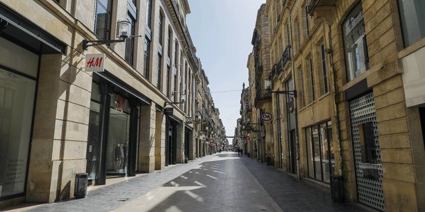 Les commerce en tête des secteurs aidés : la rue comerçante Sainte-Catherine à Bordeaux s'est totalement vidée.