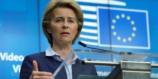 Alors que l'Union européenne continue de prendre du retard dans son programme de vaccination, la présidente de la Commission, Ursula von der Leyen, s'est dite prête à bloquer les exportations d'AstraZeneca à l'étranger.
