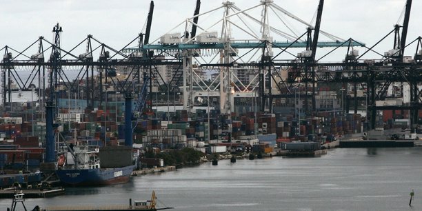 Usa: le deficit commercial creuse par une chute record a l'export[reuters.com]