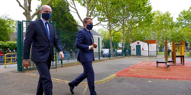 Macron tente de rassurer sur la reouverture des ecoles