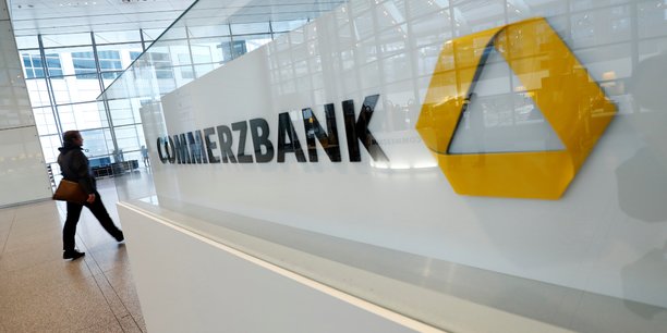 Commerzbank affiche une perte plus forte que prevu au premier trimestre[reuters.com]