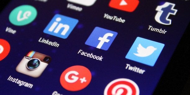 En temps normal comme en situation de crise, les réseaux sociaux sont devenus l'outil le plus utilisé par les entreprises pour communiquer.