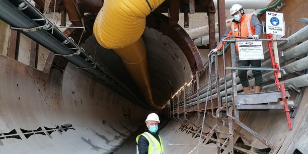 La cloche de métal (photo) est ce qui permet au tunnelier d'être étanche au démarrage du forage et d'éviter les fuites