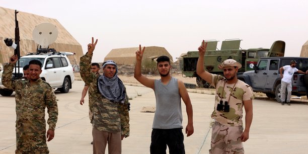 Libye: les forces d'haftar disent se replier de 2-3 km des abords de tripoli[reuters.com]