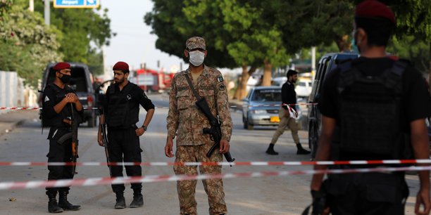 Crash de karachi: les boites noires retrouvees, le bilan atteint 97 morts[reuters.com]