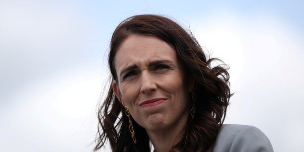 La premiere ministre neo-zelandaise imperturbable en plein seisme[reuters.com]
