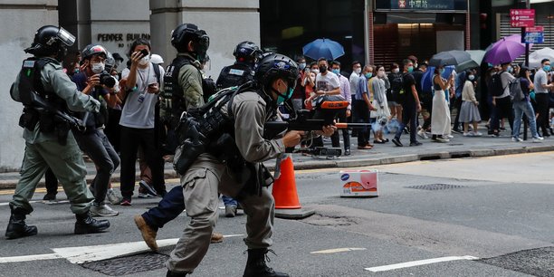 La tension entre police et manifestants monte d'un cran a hong kong[reuters.com]