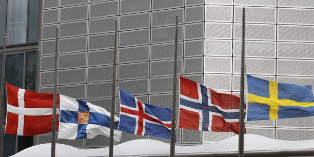 Norvege et danemark rouvrent leur frontiere en excluant la suede[reuters.com]
