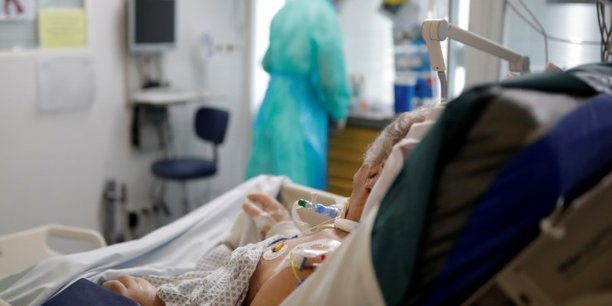 Coronavirus: les hospitalisations en legere baisse en france[reuters.com]
