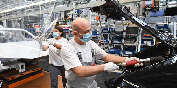 Allemagne: les commandes a l'industrie chutent de 25,8% en avril[reuters.com]