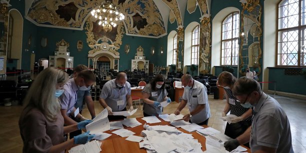 Russie: la revision constitutionnelle entrera en vigueur samedi, dit le kremlin[reuters.com]