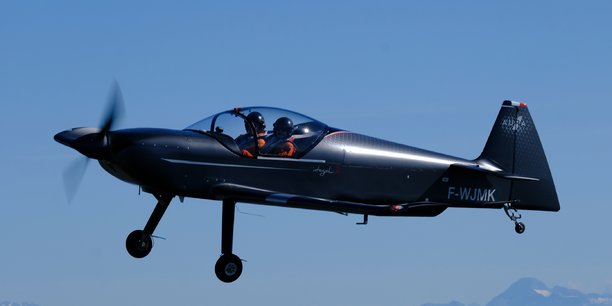 L'avion de voltige Integral R a fait son premier vol depuis Francazal.