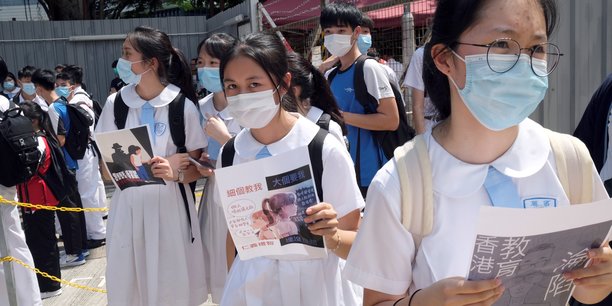 Hong kong interdit les hymnes juges protestataires dans les ecoles[reuters.com]