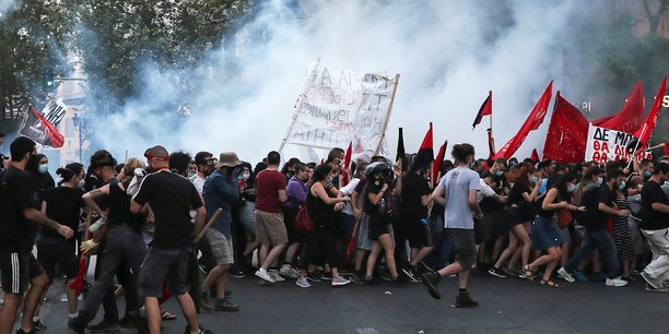 Un rassemblement pour le droit de manifester disperse a athenes[reuters.com]