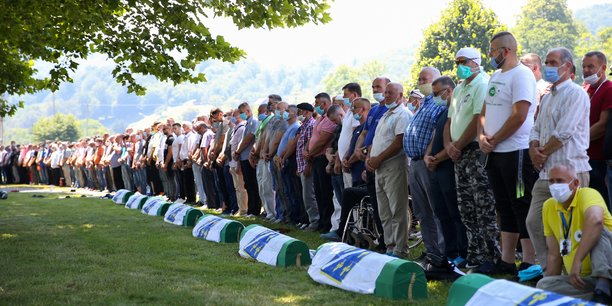 Recueillement en bosnie pour le 25e anniversaire du massacre de srebrenica[reuters.com]