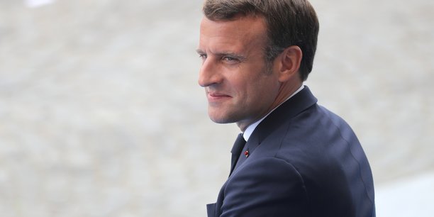 Macron annonce exoneration de charges et contrats d'insertion pour les jeunes[reuters.com]