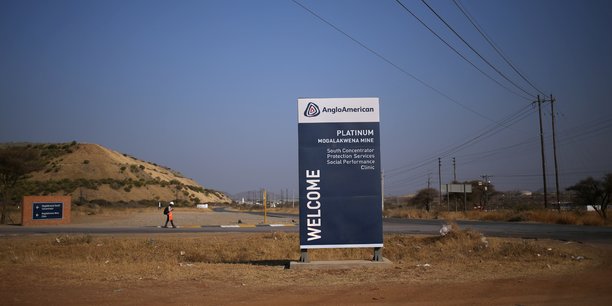 Anticiper les fondamentaux du marché du rhodium est impossible sans évaluer celui de son métal majeur le platine en Afrique du Sud et le nickel en Russie. (Photo d'illustration: l'entrée de la mine de platine de Mogalakwena à Mokopane, province du Limpopo, en Afrique du Sud, le 20 septembre 2017)