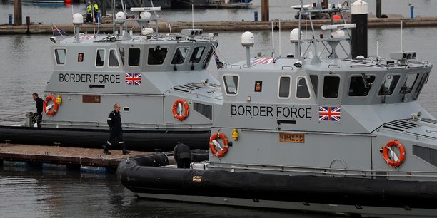 Londres preoccupe par l'afflux de bateaux de migrants venus de france[reuters.com]