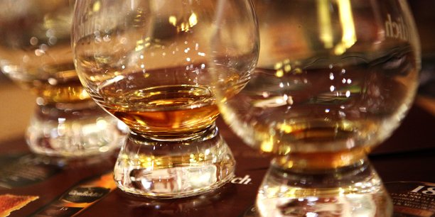 Londres dit viser la fin des tarifs douaniers us sur le whisky[reuters.com]