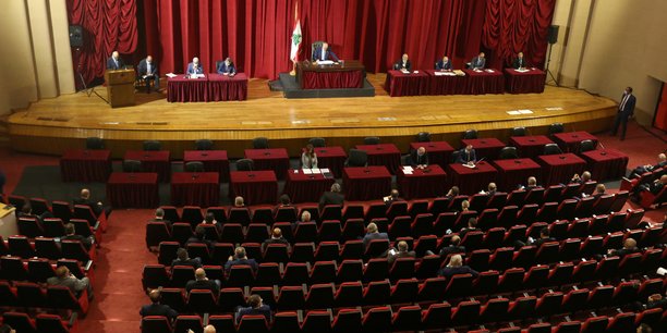 Tension au liban pour la premiere session parlementaire apres l'explosion[reuters.com]