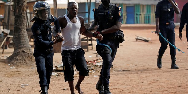 La police ivoirienne disperse des manifestants anti-ouattara[reuters.com]